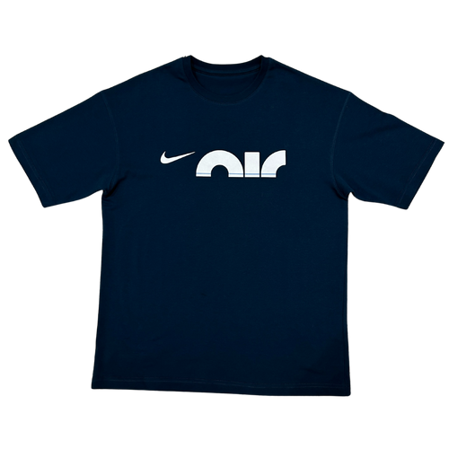 "تيشيرت Nike Design 3 من Nokkta يظهر من الأمام"